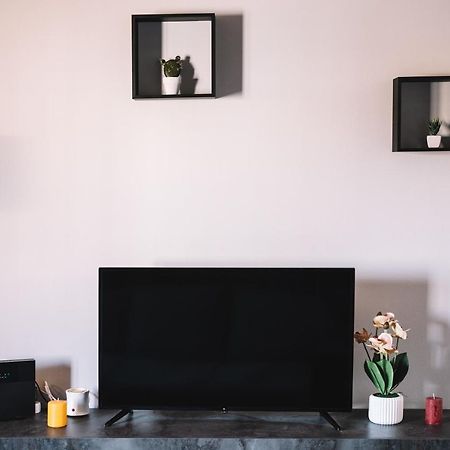 Giro Nel Mondo Apartments Катания Экстерьер фото
