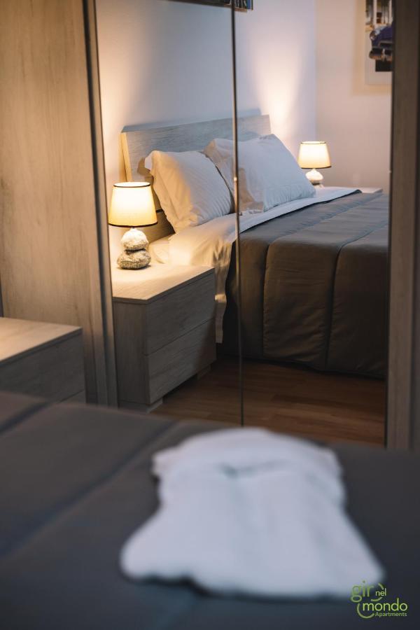 Giro Nel Mondo Apartments Катания Экстерьер фото