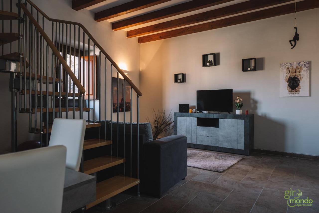 Giro Nel Mondo Apartments Катания Экстерьер фото