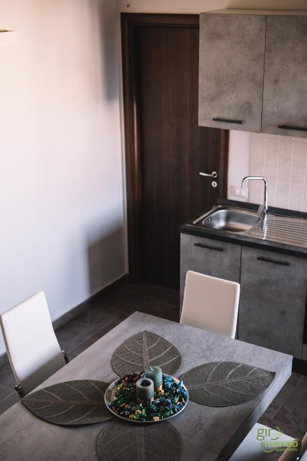 Giro Nel Mondo Apartments Катания Экстерьер фото