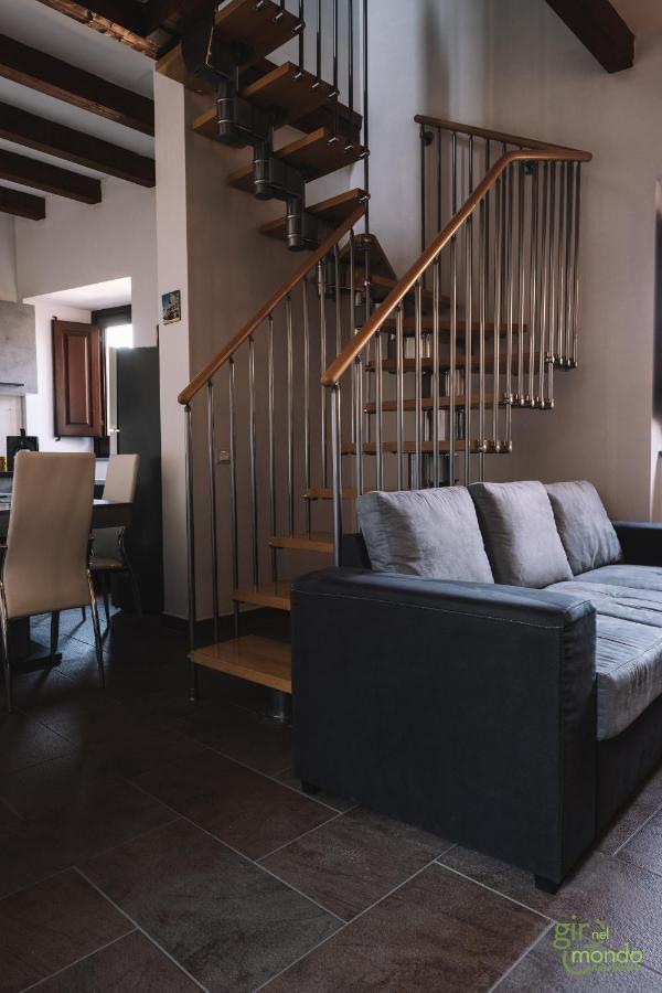 Giro Nel Mondo Apartments Катания Экстерьер фото