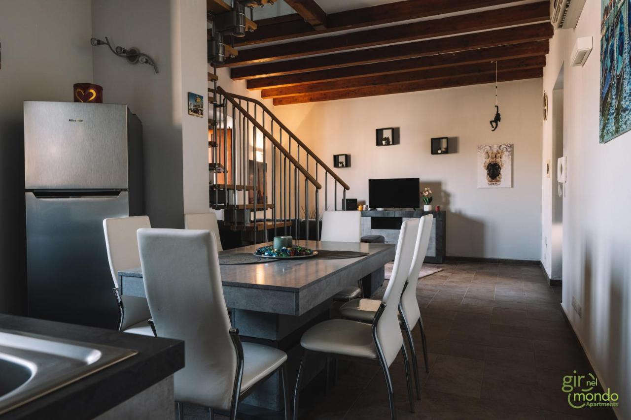 Giro Nel Mondo Apartments Катания Экстерьер фото