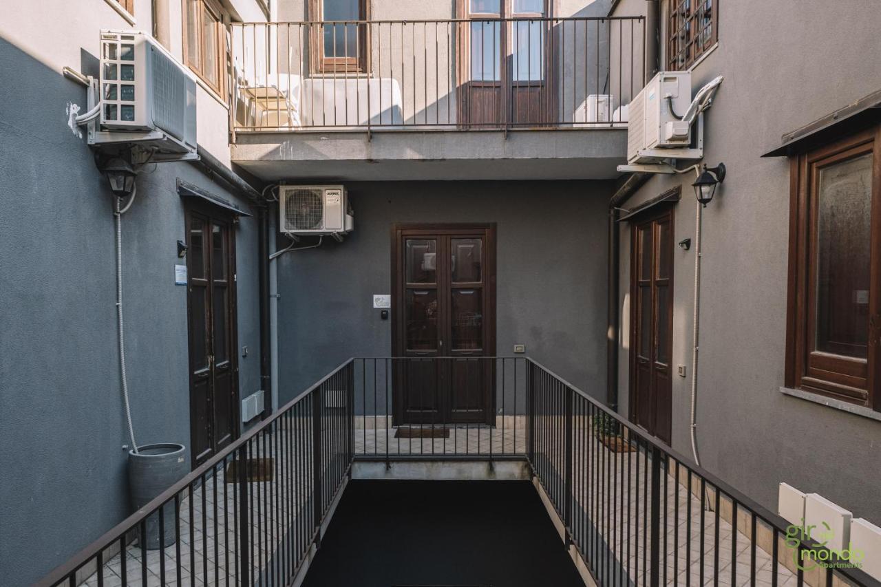 Giro Nel Mondo Apartments Катания Экстерьер фото