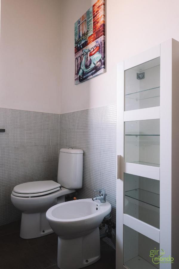 Giro Nel Mondo Apartments Катания Экстерьер фото