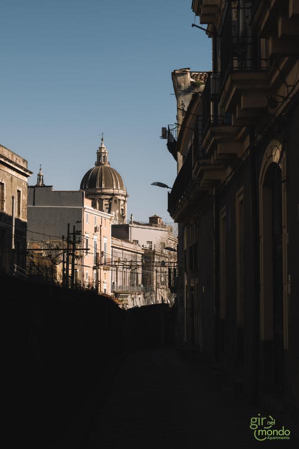 Giro Nel Mondo Apartments Катания Экстерьер фото