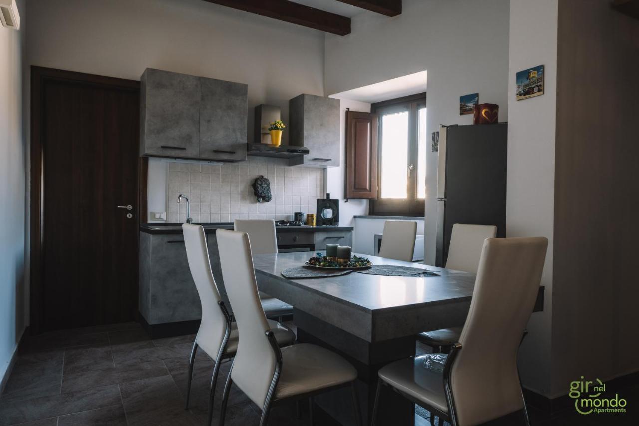 Giro Nel Mondo Apartments Катания Экстерьер фото