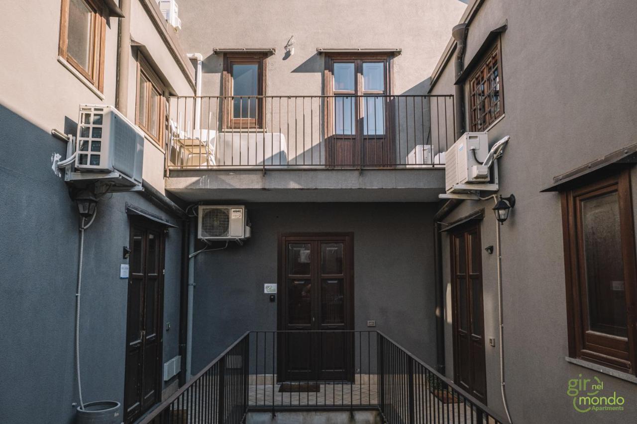 Giro Nel Mondo Apartments Катания Экстерьер фото