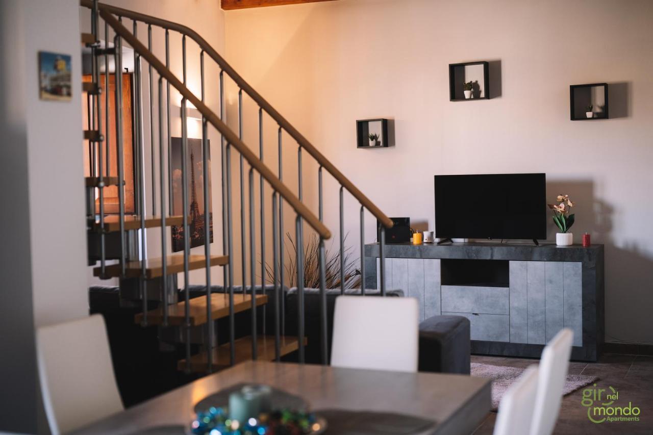 Giro Nel Mondo Apartments Катания Экстерьер фото